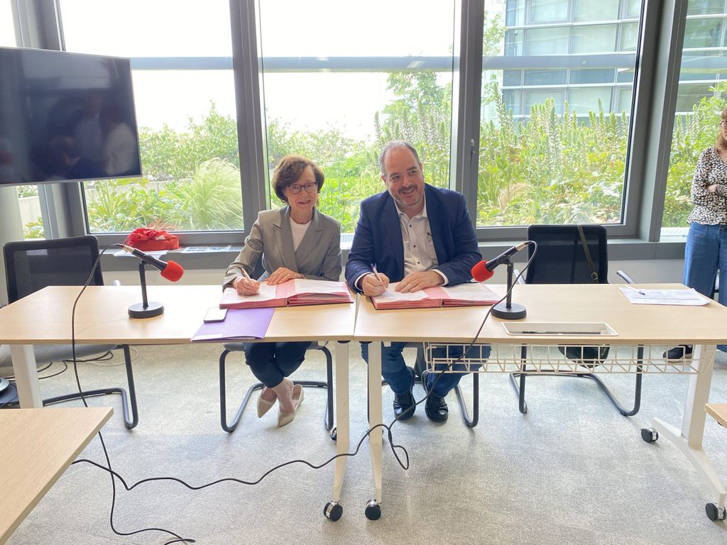 Alliance Villes Emploi et CDC Habitat ont signé une convention de partenariat pour soutenir l’emploi dans les territoires. La signature s’est faite en présence de M. Yohan David, président de l’association, qui représentait le réseau de collectivités territoriales et Mme Anne-Sophie Grave, présidente du directoire de CDC Habitat, opérateur global de l’habitat d’intérêt publ