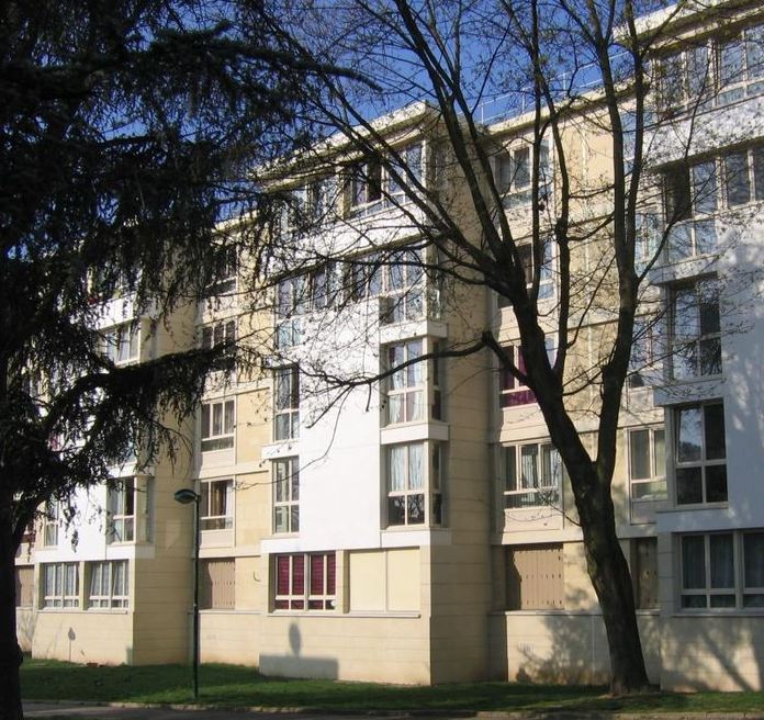 Une première action contre les copropriétés dégradées : en partenariat avec la ville, CDC Habitat rachète 80 logements dégradés dans le quartier des Lochères, à Sarcelles (95). L'objectif : soulager les copropriétés et lutter contre les marchands de sommeil.